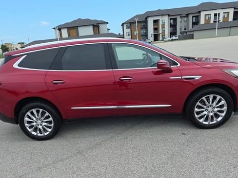 Used 2019 Buick Enclave Essence FWD image 2