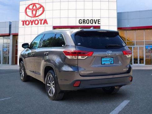 Used 2018 Toyota Highlander XLE AWD/4WD image 3