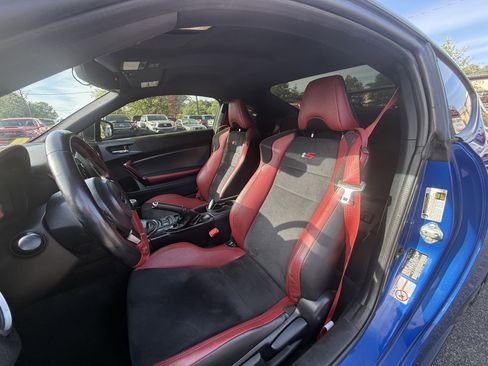 Used 2018 Subaru BRZ tS RWD image 2