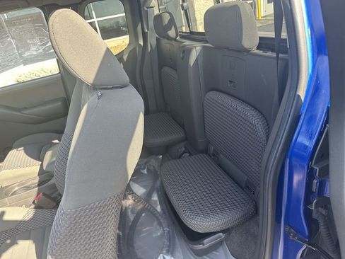 Used 2012 Nissan Frontier SV image 22