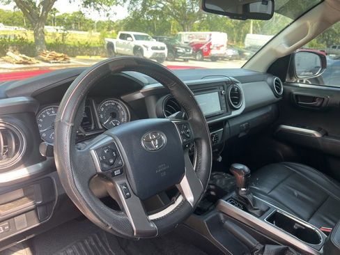 Used 2017 Toyota Tacoma SR5 w/ Tow Package RWD image 9