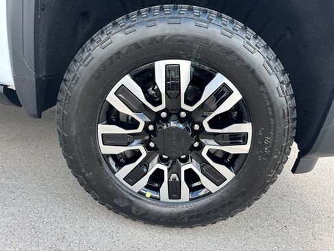 New 2026 GMC Sierra 2500 Denali Ultimate AWD/4WD image 32
