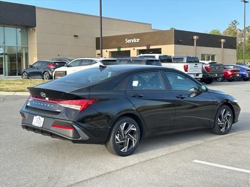 Certified 2025 Hyundai Elantra SEL FWD image 6