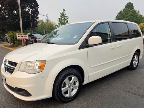 Used 2011 Dodge Grand Caravan Mainstreet w/ PWR Convenience Group FWD image 5