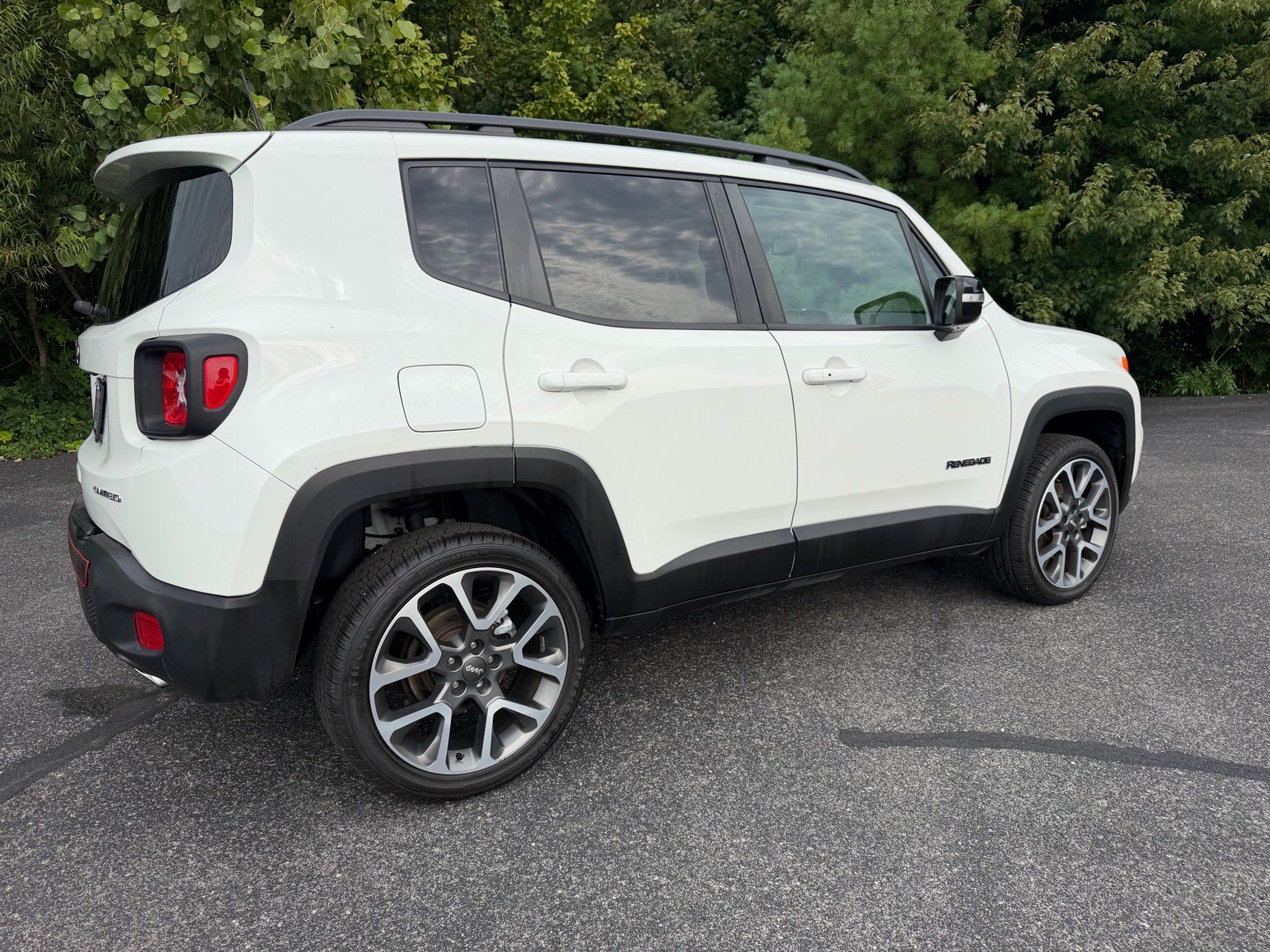 Used 2022 Jeep Renegade Limited w/ Sun, Sound & Wheels Group AWD/4WD image 15