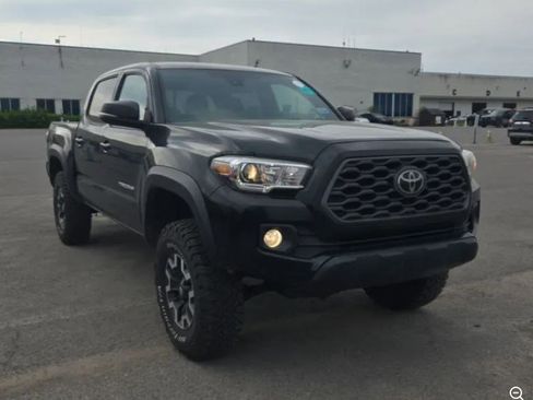 Used 2020 Toyota Tacoma TRD Off-Road w/ Technology Package AWD/4WD image 3