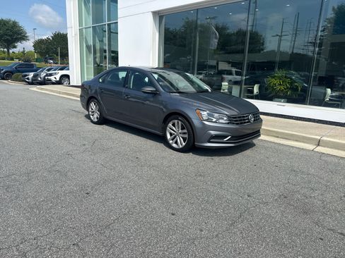 Used 2019 Volkswagen Passat 2.0T Wolfsburg FWD image 2