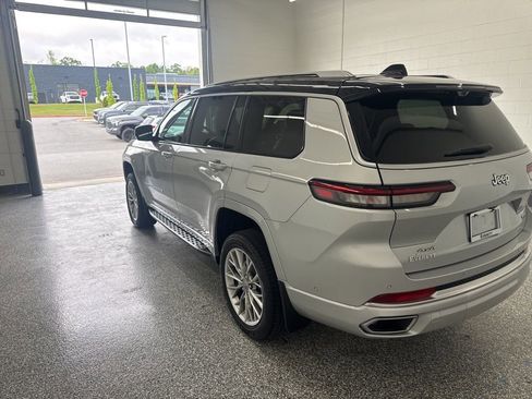 Used 2023 Jeep Grand Cherokee L Summit w/ Advanced Protech Group IV AWD/4WD image 3