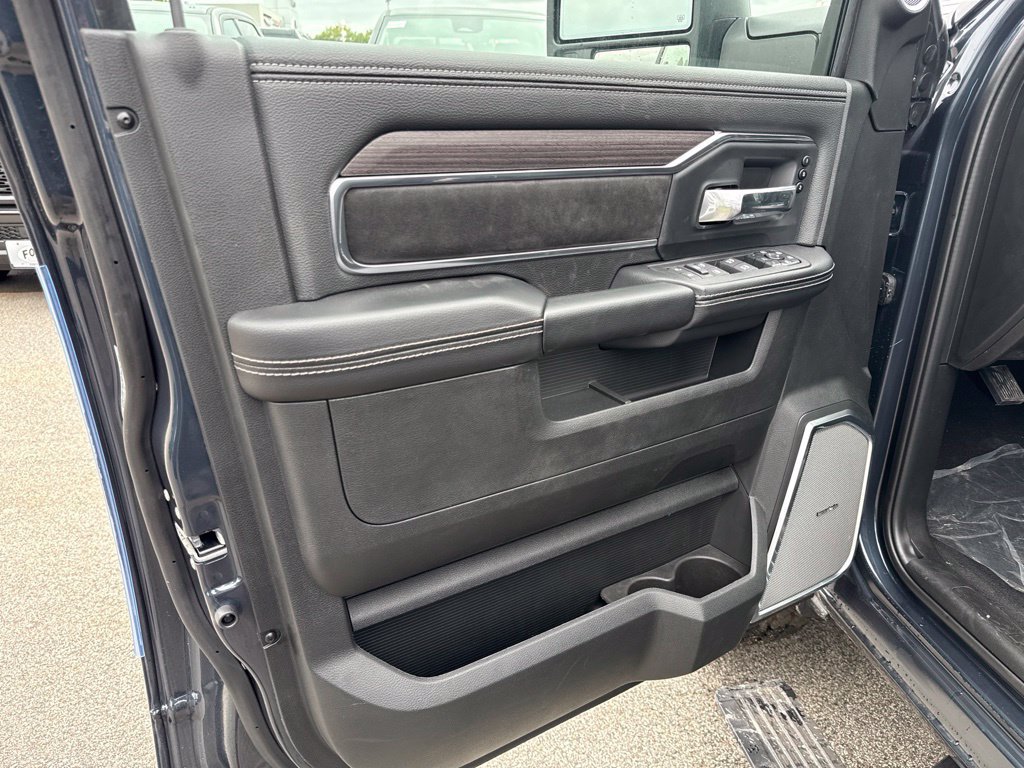 New 2027 RAM 2500 Laramie w/ Night Edition AWD/4WD image 17