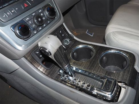 Used 2014 GMC Acadia SLT image 17