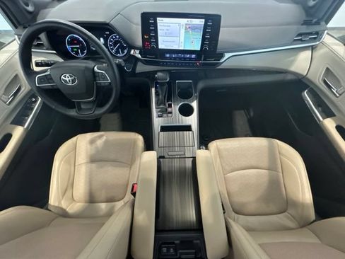 Certified 2024 Toyota Sienna Limited AWD/4WD image 15