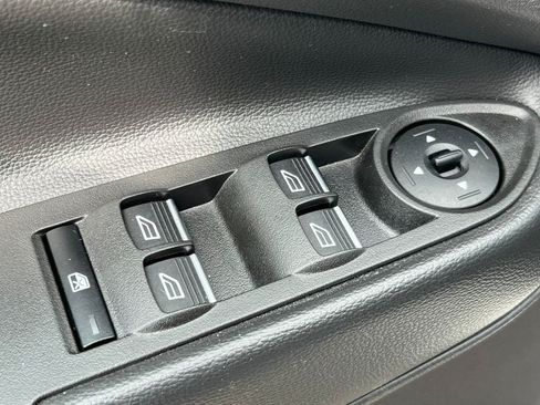 Used 2017 Ford Escape SE w/ Equipment Group 201A AWD/4WD image 16