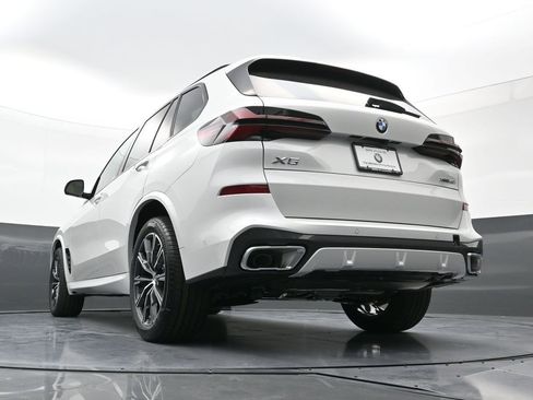 New 2026 BMW X5 xDrive40i w/ M Sport Package AWD/4WD image 28