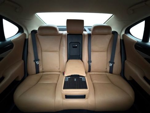 Used 2013 Lexus LS 460 AWD w/ Comfort Pkg image 16