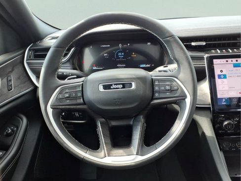 Used 2024 Jeep Grand Cherokee Limited w/ Luxury Tech Group II AWD/4WD image 5