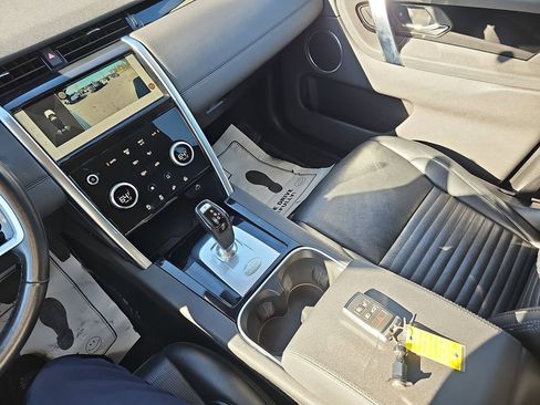 Used 2022 Land Rover Discovery Sport SE image 30