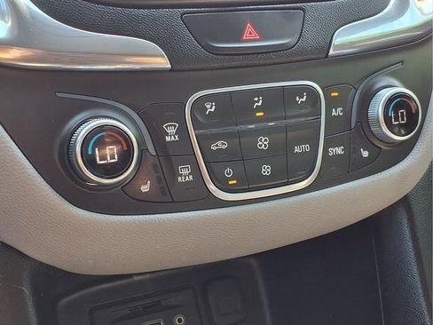 Used 2020 Chevrolet Equinox Premier AWD/4WD image 11
