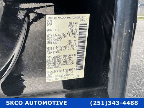 Used 2022 Nissan Titan SV image 28