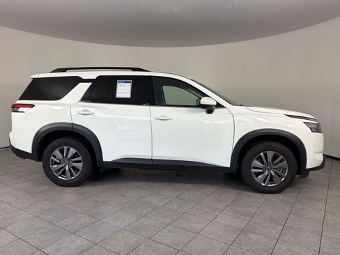 Used 2025 Nissan Pathfinder SV AWD/4WD image 8