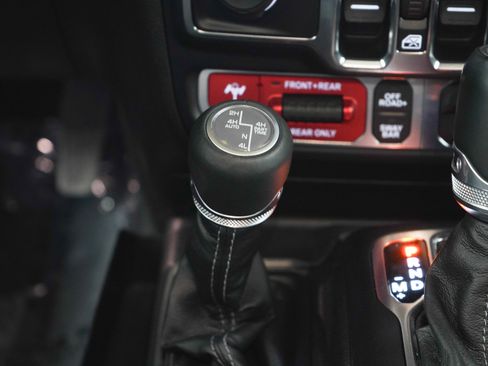 Used 2024 Jeep Wrangler Unlimited Rubicon AWD/4WD image 22