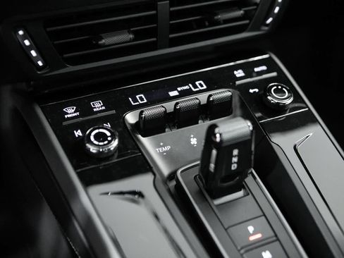 Certified 2025 Porsche 911 Carrera RWD image 24