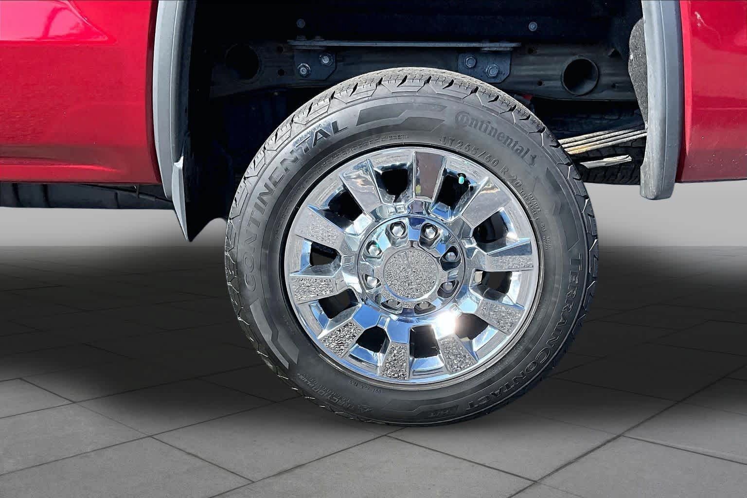 Used 2018 GMC Sierra 2500 Denali w/ Duramax Plus Package AWD/4WD image 9
