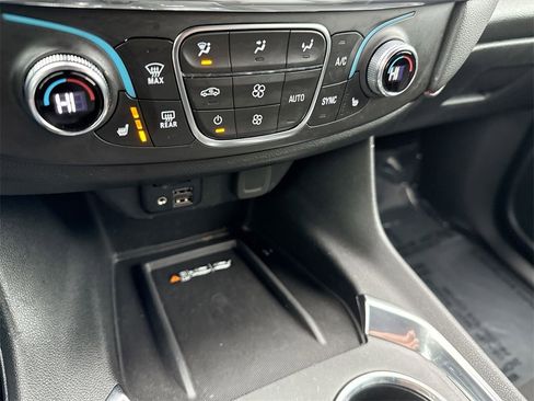 Used 2023 Chevrolet Traverse RS image 19