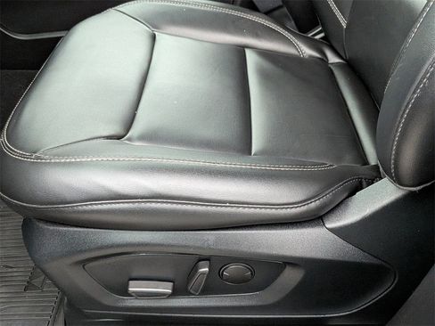 Used 2022 Ford Explorer XLT w/ Equipment Group 202A image 14