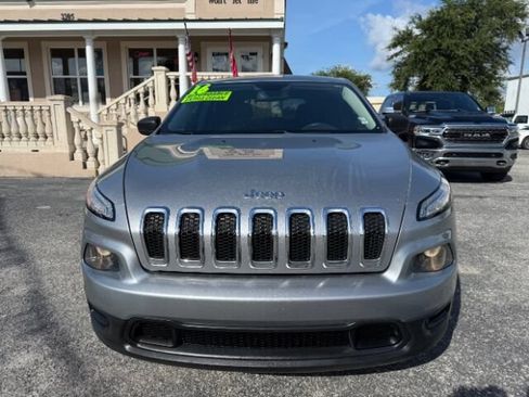 Used 2016 Jeep Cherokee Sport FWD image 2
