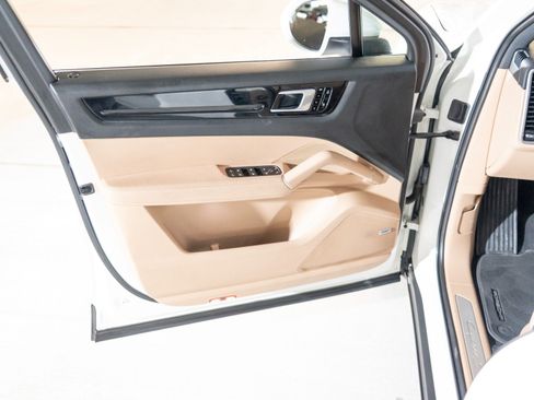Certified 2021 Porsche Cayenne S AWD/4WD image 16