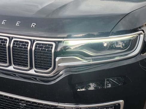 Used 2025 Jeep Wagoneer L 4WD image 4