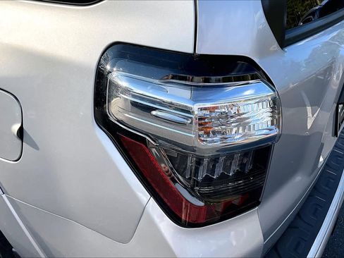 Certified 2022 Toyota 4Runner TRD Off-Road Premium w/ Moonroof Package AWD/4WD image 29