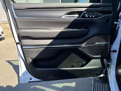 New 2026 Jeep Grand Wagoneer L Summit AWD/4WD image 16