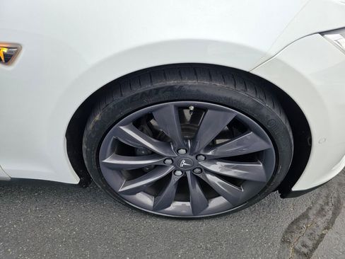 Used 2015 Tesla Model S 70D image 9