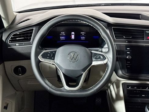 Certified 2024 Volkswagen Tiguan SE w/ Panoramic Sunroof Package AWD/4WD image 14