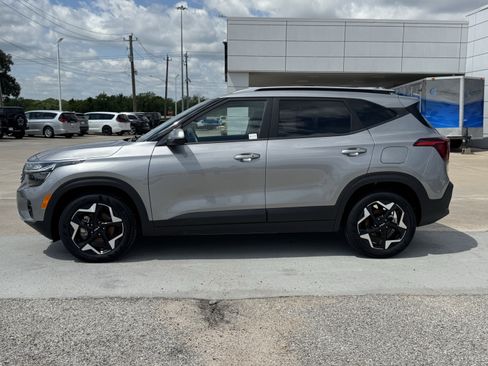 Used 2025 Kia Seltos S FWD image 7
