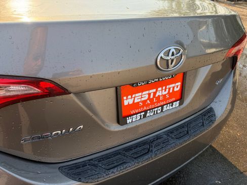 Used 2017 Toyota Corolla LE w/ Carpet Mat Package (TMS) FWD image 25
