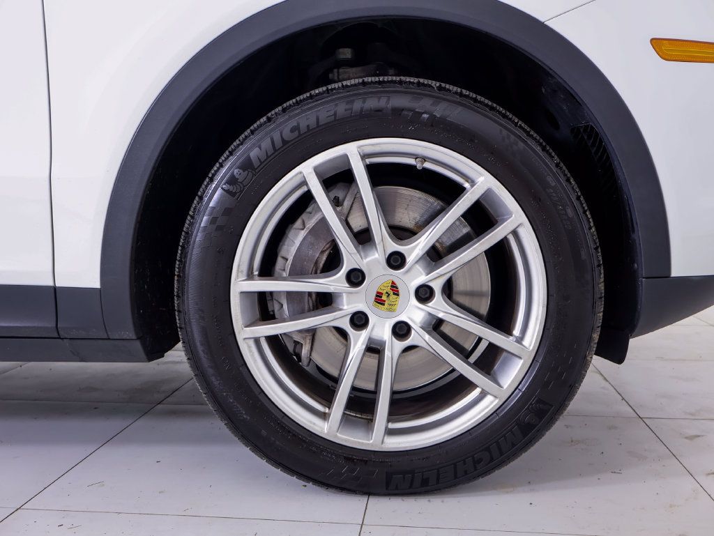 Certified 2022 Porsche Cayenne AWD/4WD image 32