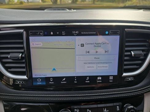 Used 2022 Chrysler Pacifica Limited FWD image 17