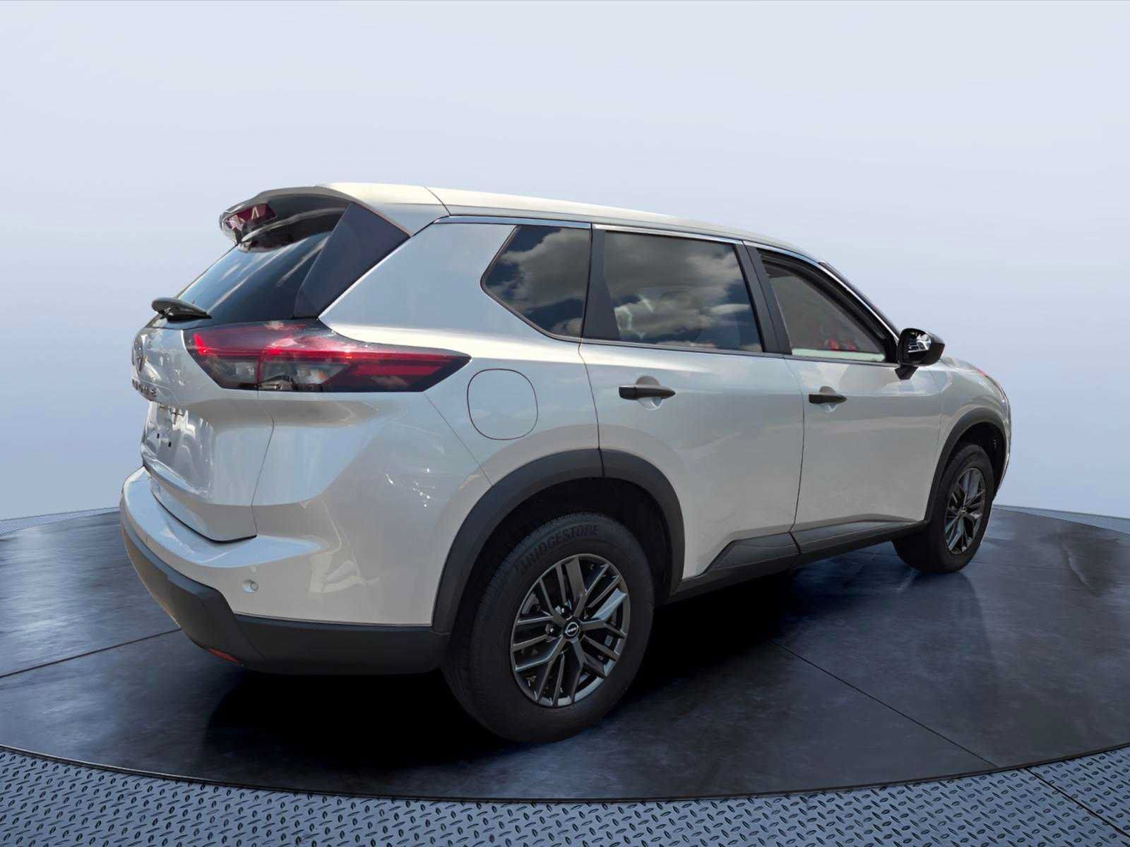 Used 2024 Nissan Rogue S FWD image 6
