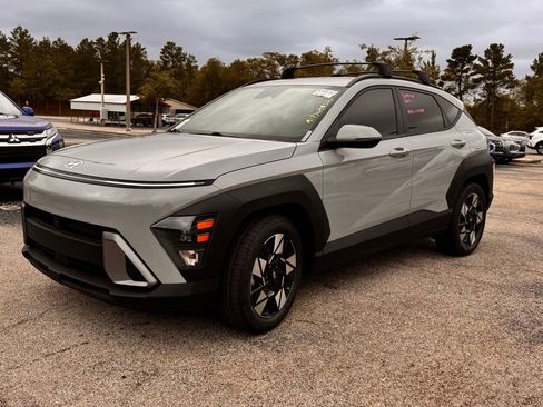 Used 2024 Hyundai Kona SEL image 3