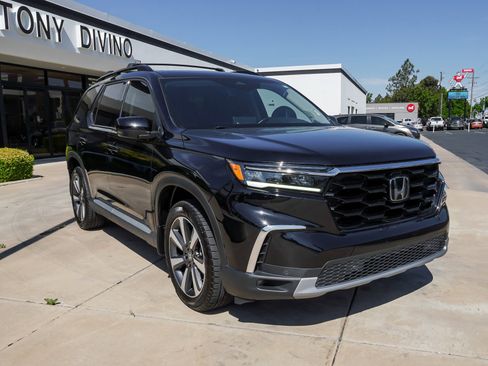 Used 2023 Honda Pilot Touring image 2