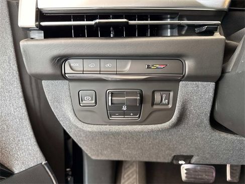 Used 2025 Cadillac Escalade V image 31