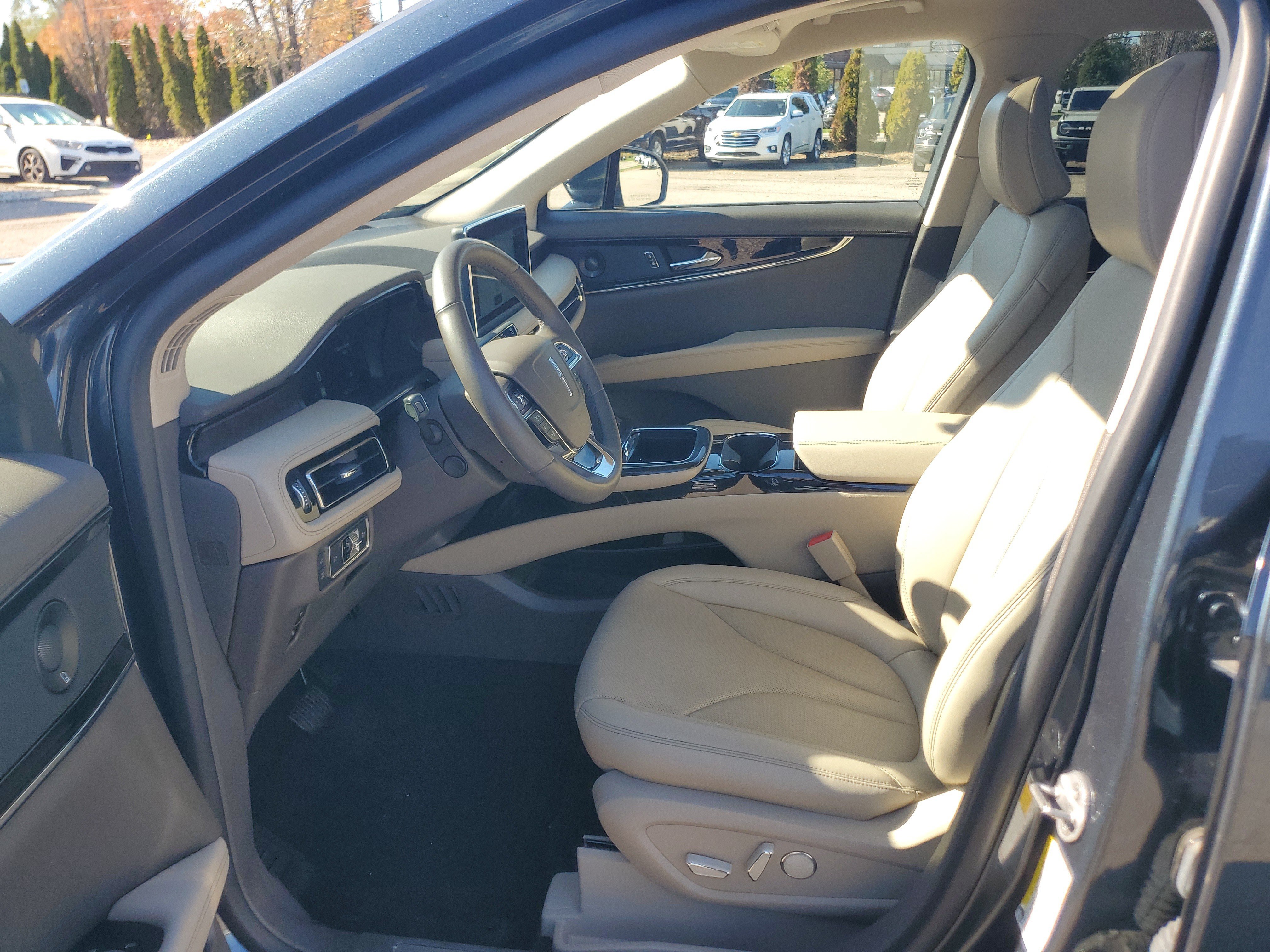 Used 2022 Lincoln Nautilus Reserve w/ Equipment Group 201A AWD/4WD image 12