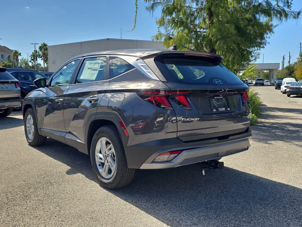 New 2026 Hyundai Tucson SE w/ Tow & Go Package FWD image 4
