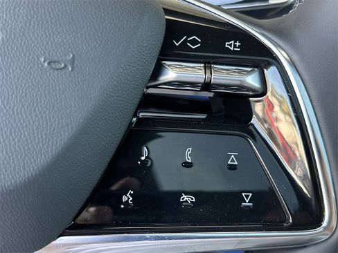 New 2025 Cadillac Optiq Luxury 1 image 21