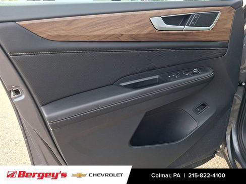 Used 2025 Volkswagen Atlas SE AWD/4WD image 17
