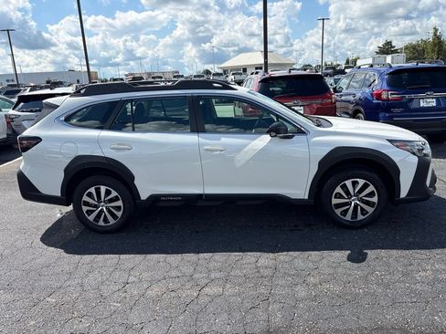Used 2024 Subaru Outback AWD/4WD image 2