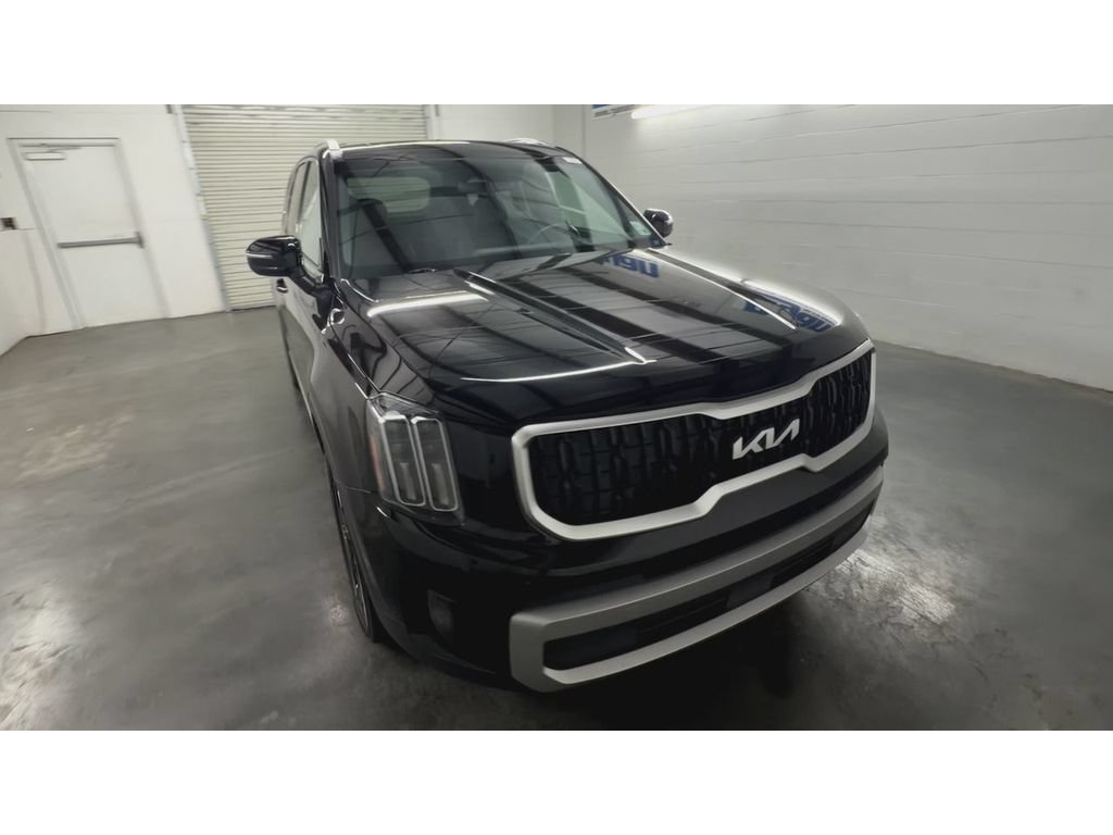 Used 2023 Kia Telluride EX w/ EX Captain's Chair Package AWD/4WD image 3