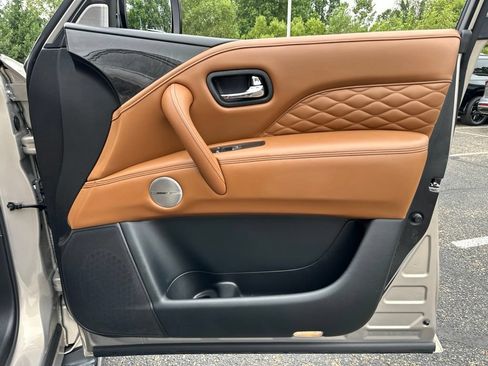 Used 2022 INFINITI QX80 Sensory w/ All-Season Package AWD/4WD image 23